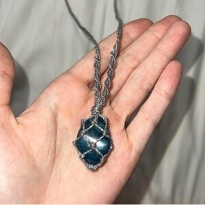 Adjustable apatite crystal necklace